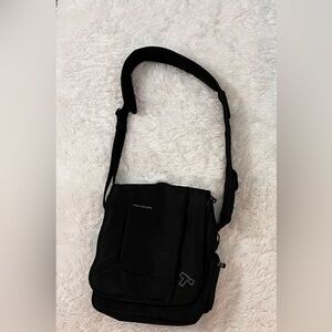 Travelon RFID Anti Theft Urban Tour Shoulder Sling Messenger Bag